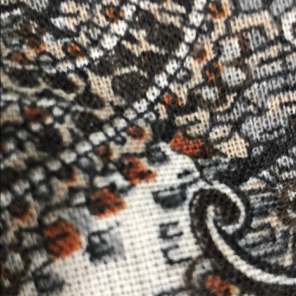 Very large triangle vintage shawl or wrap - Picture 4 of 5